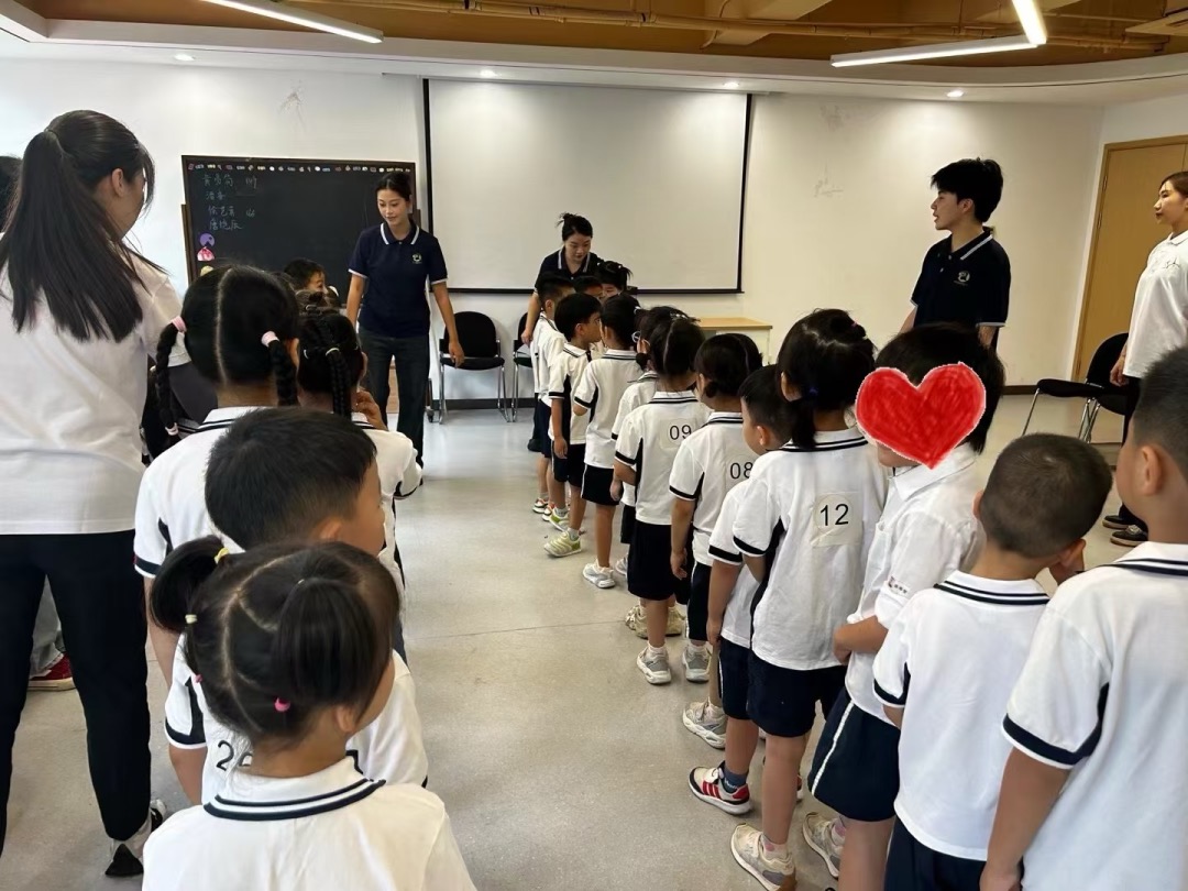 “星儿童成长计划”由上城区慈善总会和四季青街道支持实施，是贝蓓参与推动的社区化孤独症康复服务模式