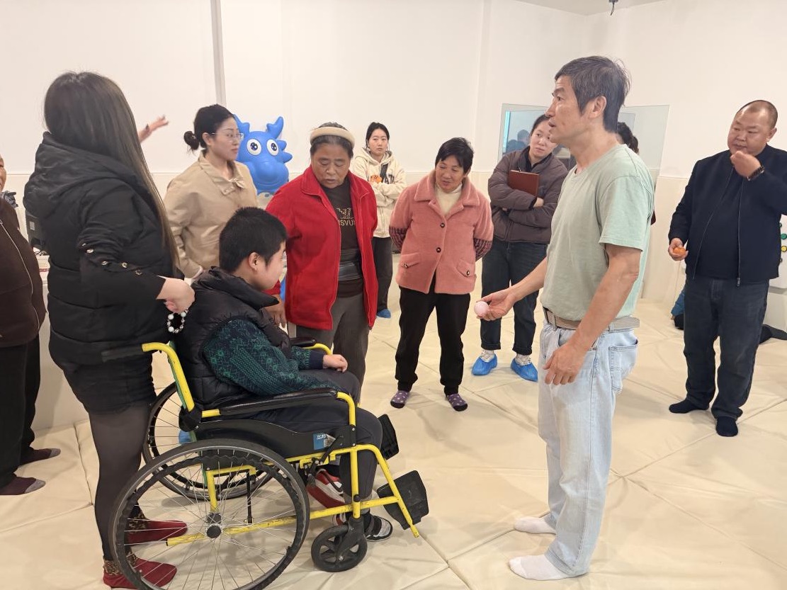 心系特殊儿童，传递暖心关怀，贝蓓党支部走进剑阁县残疾人康复中心，为当地送上专业康复指导，同步开展康复专业技能培训，用心守护特殊儿童健康成长